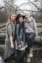 Group picture of three friends in autumnal nature - HMEF00120