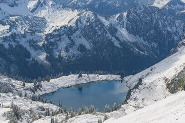 Germany, Bavaria, Allgaeu, Allgaeu Alps, View from Zeigersattel to Seealpsee in winter - WGF01280