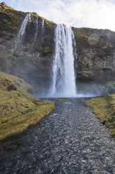 Blick auf den Seljalandsfoss Wasserfall gegen den Himmel - CAVF56829