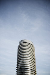 Niedriger Winkel Blick auf den Wasserturm gegen den Himmel in Zaragoza Stadt - CAVF56868