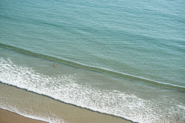 Hohe Winkel szenische Ansicht der Wellen im Meer - CAVF56933