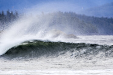Wellen plätschern im Meer - CAVF57155
