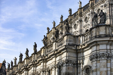 Deutschland, Dresden, Teil der Fassade der katholischen Kirche des sächsischen Königshofs - JATF01084