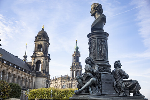 Deutschland, Dresden, Oberlandesgericht, Dresdner Kathedrale und Ernst-Rietschel-Denkmal, lizenzfreies Stockfoto