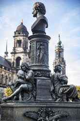 Deutschland, Dresden, Denkmal für Ernst Rietschel auf der Brühlschen Terrasse - JATF01086