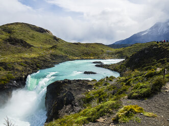 Südamerika, Chile, Patagonien, Blick auf den Rio Paine, Torres del Paine National Park, Wasserfall Salto Grande - AMF06297