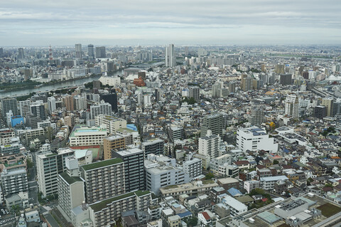 Luftaufnahme einer Stadtlandschaft gegen den Himmel, lizenzfreies Stockfoto