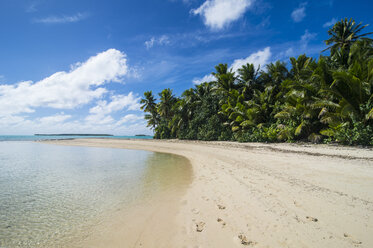 Cook Islands, Rarotonga, Aitutaki lagoon, white sand beach and palm beach - RUNF00283