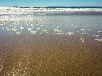 Sand und Wasser am Strand von Ventura, Kalifornien, USA - SEEF00059