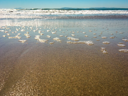 Sand und Wasser am Strand von Ventura, Kalifornien, USA - SEEF00059