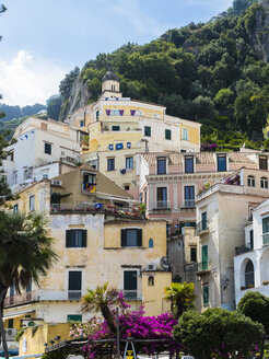 Italien, Amalfi, Blick auf Häuser - AM06335