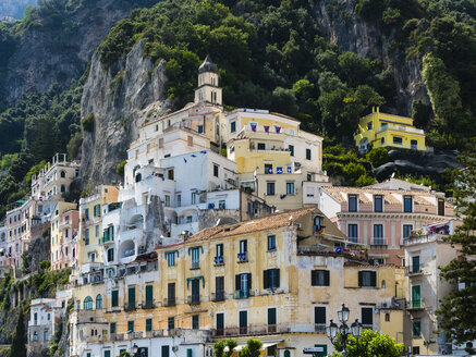 Italien, Amalfi, Blick auf die historische Altstadt - AMF06336