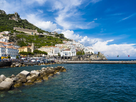 Italien, Amalfi, Blick auf die historische Altstadt - AMF06341