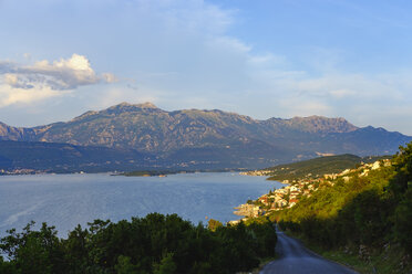 Montenegro, Bucht von Kontor, Halbinsel Lustica, Krasici bei Tivat, Berg Lovcen - SIEF08146