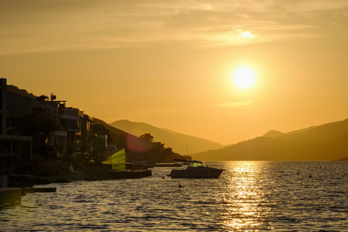 Montenegro, Bucht von Kotor, Halbinsel Lustica, Krasici, Berg Lovcen bei Sonnenuntergang - SIEF08147