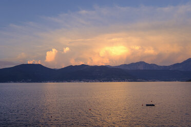 Montenegro, Bucht von Kotor, Halbinsel Lustica, Blick von Krasici nach Tivat bei Sonnenuntergang - SIEF08148