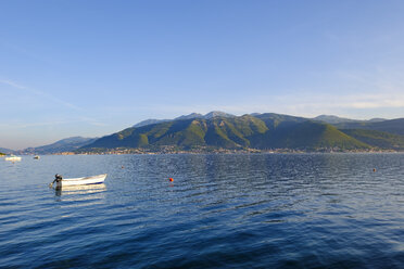 Montenegro, Herceg Novi, Bucht von Kotor, Blick von der Halbinsel Lustica, Dörfer Denovici und Baosici - SIEF08151