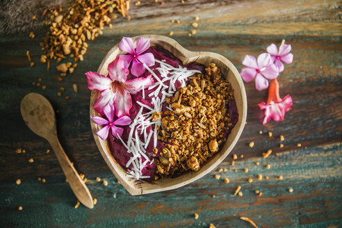 Acai Bowl mit Kokosflocken und Kürbis-Granola - MBEF01450