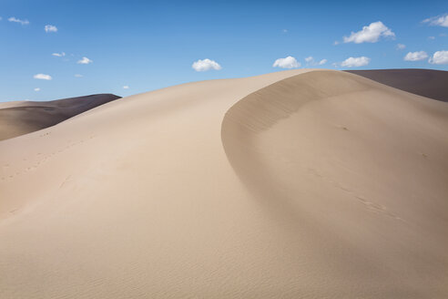 Ruhiger Blick auf die Wüste im Great Sand Dunes National Park gegen den Himmel - CAVF57573