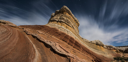 Niedriger Blickwinkel auf Felsformationen gegen den bewölkten Himmel am Marble Canyon - CAVF57681