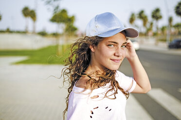 Portrait of girl with basecap - ERRF00229