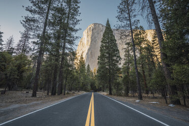 USA, California, Yosemite National Park, road and El Capitan - KKAF03033