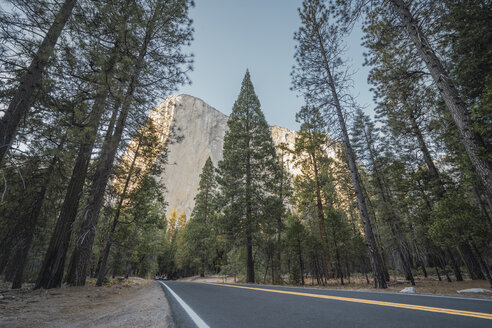 USA, California, Yosemite National Park, road and El Capitan - KKAF03034