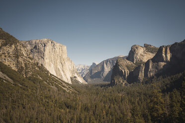 USA, Kalifornien, Yosemite-Nationalpark, Tunnelansicht - KKAF03054