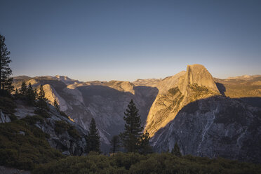 USA, Kalifornien, Yosemite-Nationalpark, Glacier Point - KKAF03065