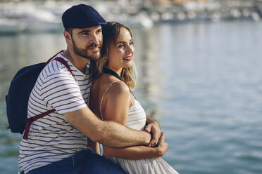 Spain, Andalusia, Malaga, affectionate tourist couple hugging at the harbor - JSMF00636