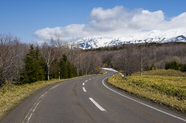 Hokkaido, Shiretoko-Nationalpark, leere Straße - RUNF00310