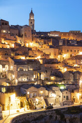 Italy, Basilicata, Matera, Townscape and historical cave dwelling, Sassi di Matera at blue hour - WPEF01181