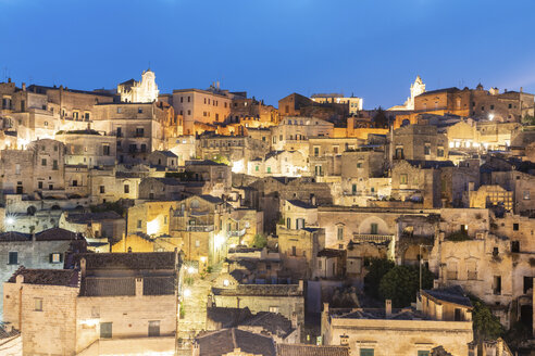 Italy, Basilicata, Matera, Townscape and historical cave dwelling, Sassi di Matera at blue hour - WPEF01182