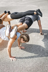 Sportive team during workout - HMEF00151