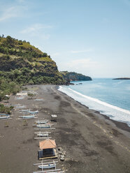 Indonesien, Bali, Karangasem, Luftaufnahme von Bugbug Strand, Banca Boote - KNTF02482