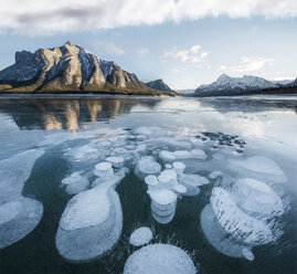 Landschaftlicher Blick auf den Abrahamsee gegen den Himmel im Winter - CAVF58307