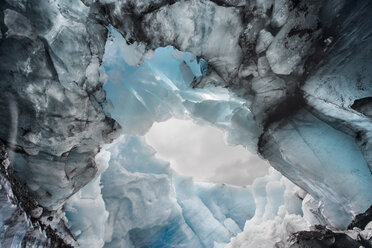 Landschaftliche Ansicht der Eishöhle aus niedrigem Winkel - CAVF58436
