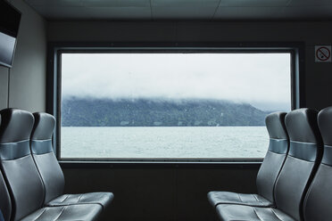 Chile, Hornopiren, Blick aus dem Fenster von einer Fähre - SSCF00192