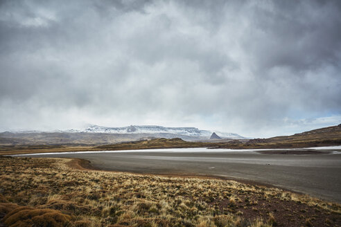 Chile, Valle Chacabuco, Parque Nacional Patagonia, gravel road in mountainscape at Paso Hondo - SSCF00252