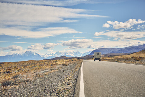 Argentinien, Patagonien, El Chalten, Wohnmobil auf dem Weg zum Fitz Roy, lizenzfreies Stockfoto