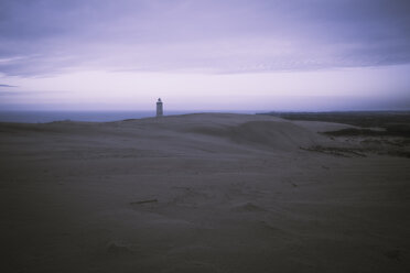 Dänemark, Nordjütland, Rubjerg Knude Leuchtturm zur blauen Stunde - REAF00490