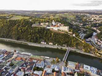 Deutschland, Bayern, Passau, Dreiflüssestadt, Luftbild, Donau und Inn, Veste Oberhaus - JUNF01565