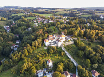 Deutschland, Bayern, Passau, Dreiflüssestadt, Luftaufnahme der Kirche Maria Hilf - JUNF01566