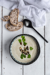 Creme of mushroom soup with cocosnut milk, parsley and baguette - SARF04014