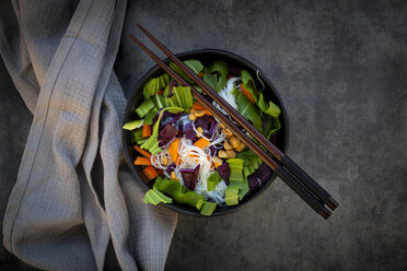 Bowl of glass noodle salad with vegetables and peanuts - LVF07595