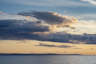 Vereinigtes Königreich, Schottland, Highland, Wolkenstimmung im Abendlicht - ELF01976