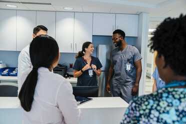 Doctors having discussion at hospital reception - CAVF59366