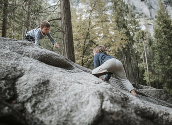 Brothers playing on rocks at Yosemite National Park - CAVF59616