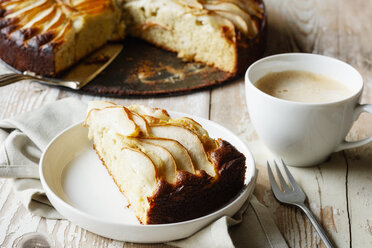 Selbstgebackener glutenfreier Birnenkuchen aus Buchweizenmehl - EVGF03398