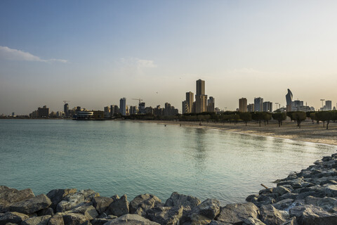 Arabien, Kuwait, Kuwait-Stadt, Persischer Golf, Strand im Abendlicht, lizenzfreies Stockfoto